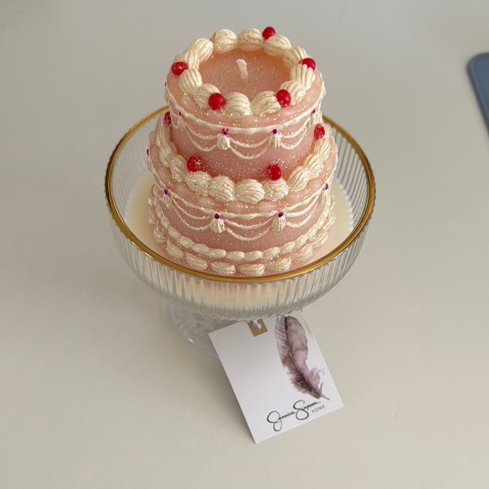 NWT Jessica Simpson pink and white cake candle ￼